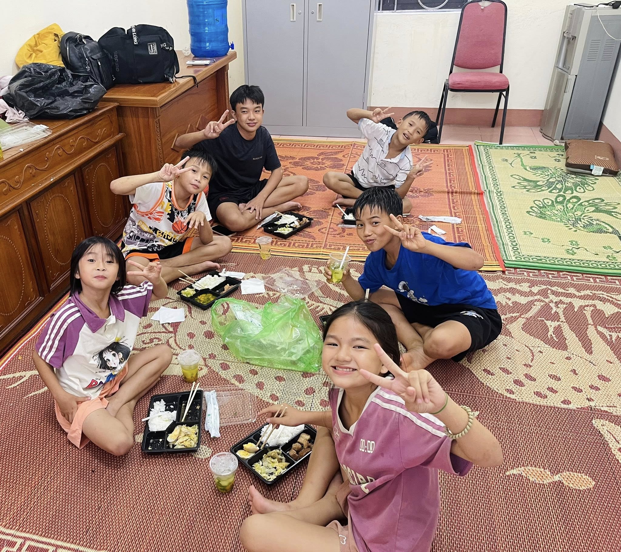 Trẻ em được nghỉ học, tới nơi tránh trú bão&nbsp;