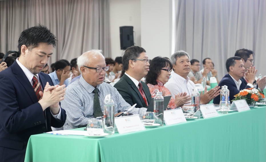 Các đại biểu trong nước và quốc tế tham gia Hội thảo.