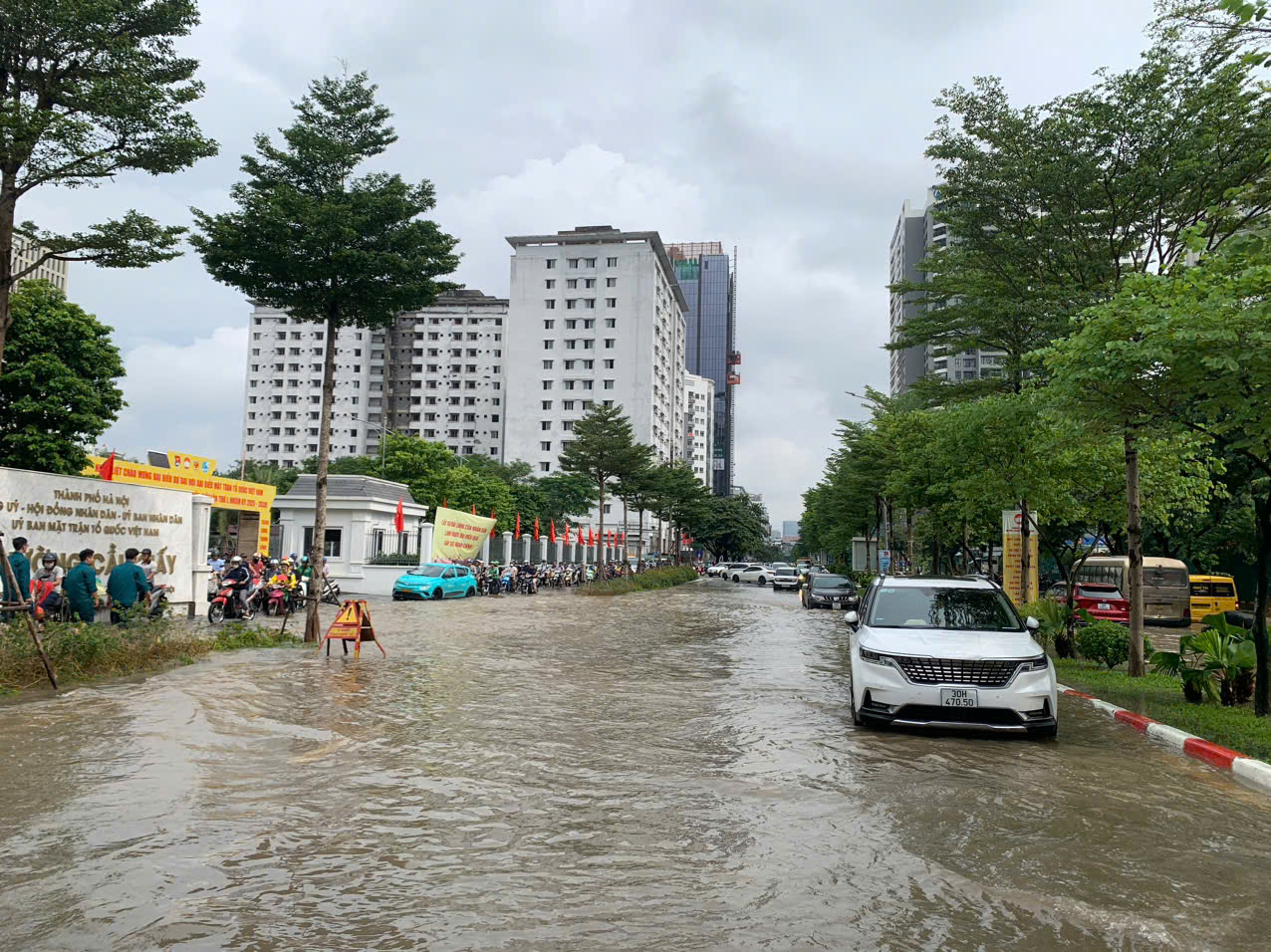 Dù tại điểm ngập ở Phố Trần Thái Tông nước đã rút tương đối nhưng PG 888 Casino Uy Tín Số 1 vẫn quá khó khăn. Không ít phương tiện đã chết máy, nằm chờ cứu hộ...