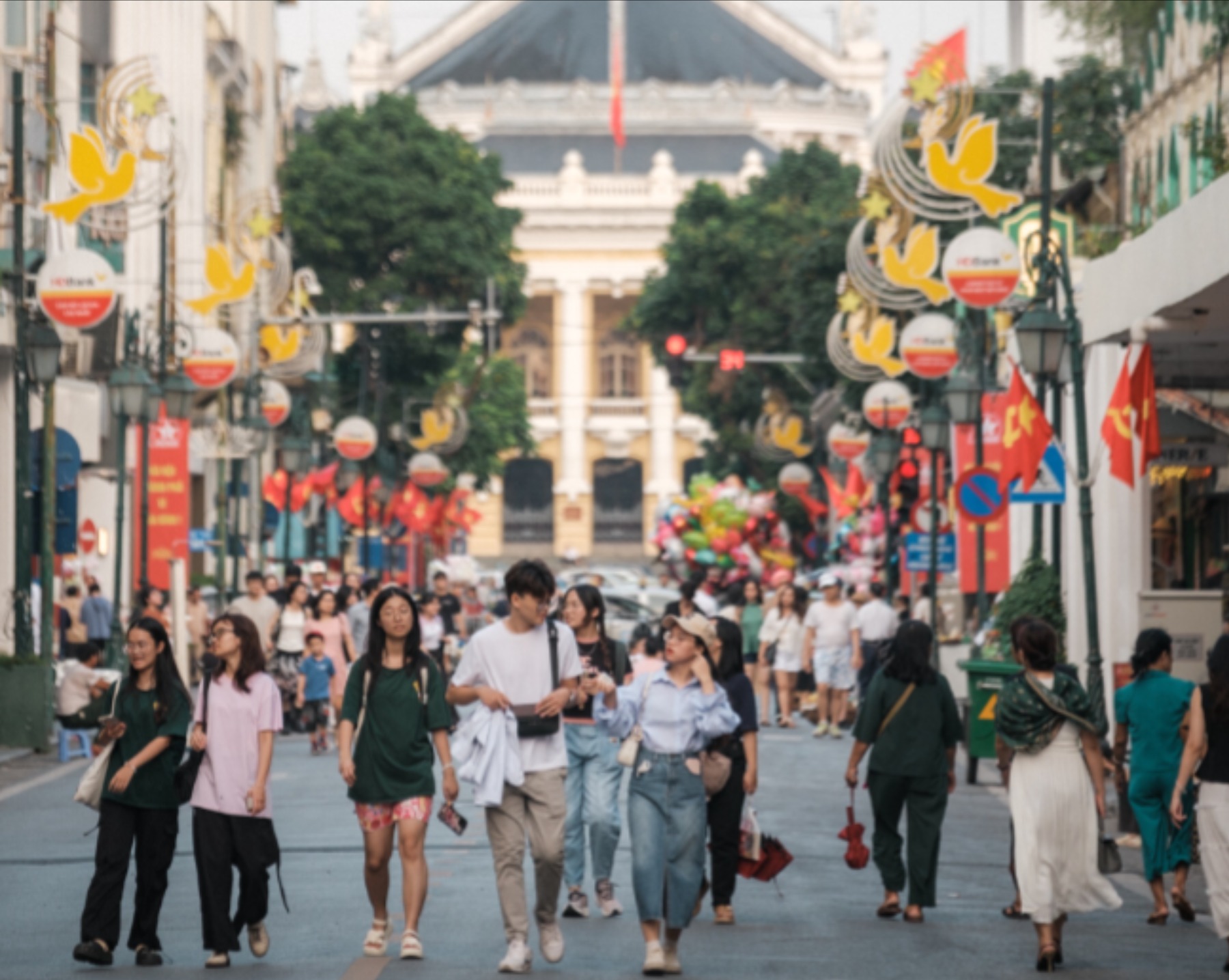 Du lịch Hà Nội đã đạt 86% mục tiêu cả năm. 