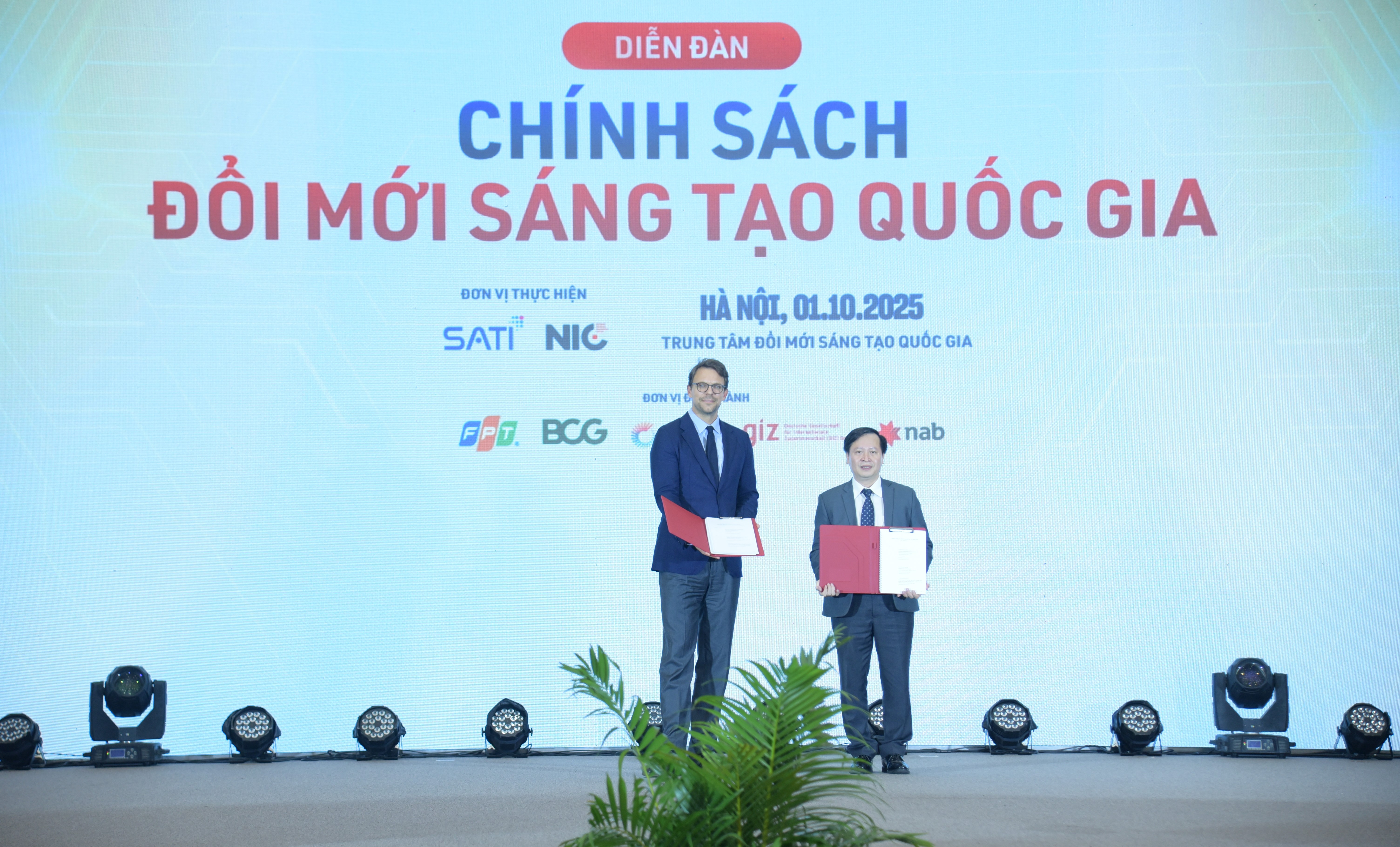 Trao đổi thoả thuận thực hiện Link Trang Chủ PG88.Com Mới #2026 CASE Việt Nam. Ảnh GIZ.