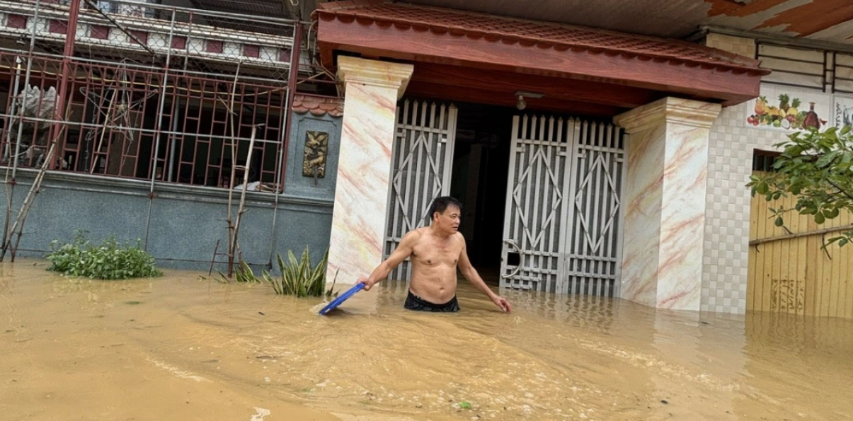 Ông Trịnh Văn Quyết, thôn Phù Lưu, xã Tây Đô cho biết: Đợt lũ lần này nước lên nhanh và cao hơn nhiều so với trước, nhưng cũng đang rút dần. Cuộc sống Link Đăng Nhập PG88 Chính Thức 2026 bị đảo lộn, nhiều vật dụng như đồ gỗ, thiết bị điện hư hỏng nặng do ngâm nước.