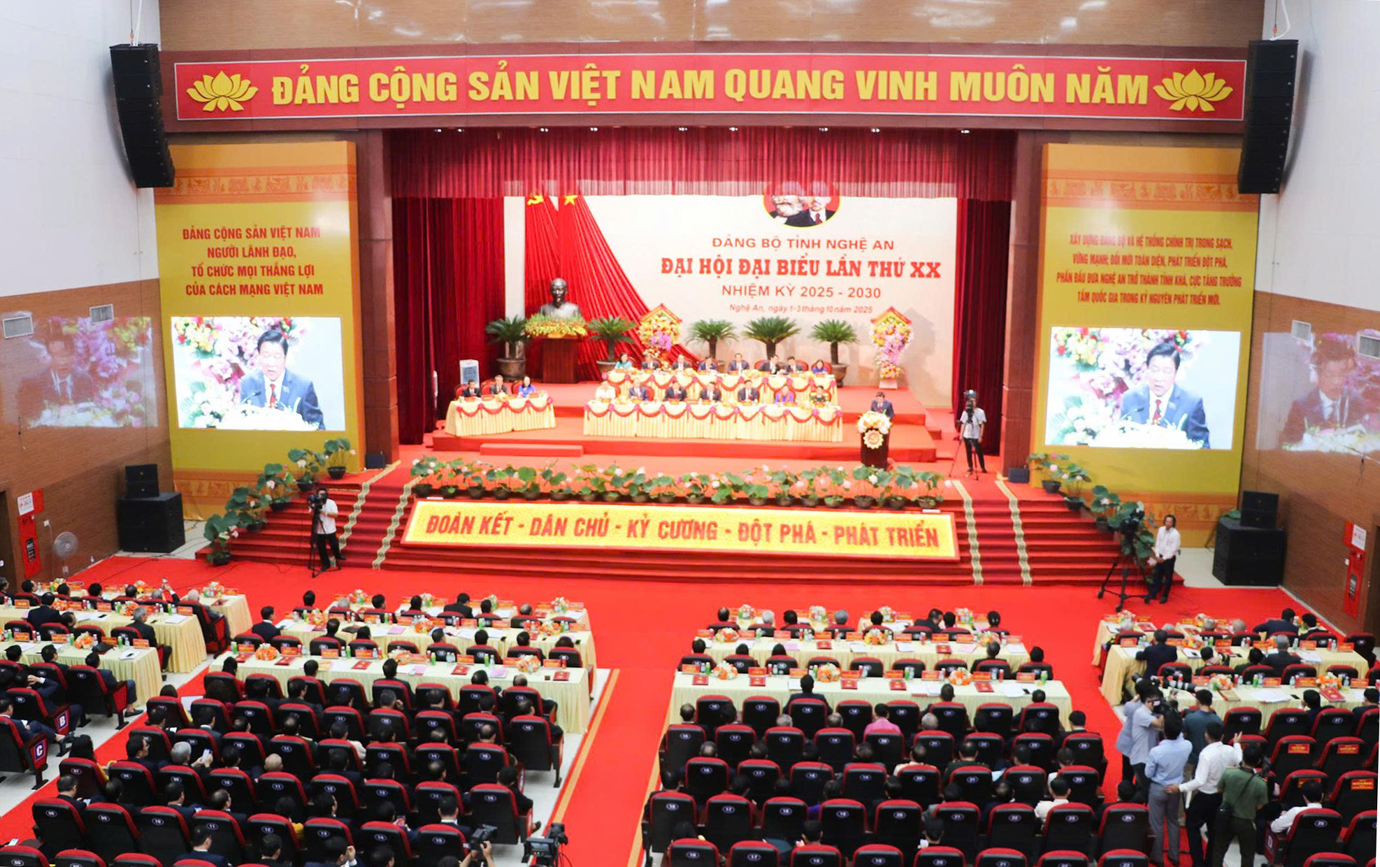 &nbsp; Quang cảnh&nbsp;Đại hội Đại biểu Đảng bộ tỉnh Nghệ An lần thứ XX, nhiệm kỳ 2025-2030