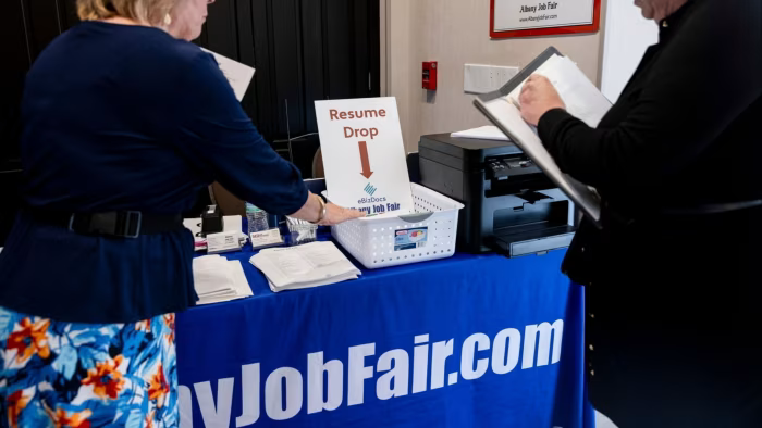 Một hội chợ việc làm tại Latham, bang New York, Mỹ - Ảnh: Bloomberg