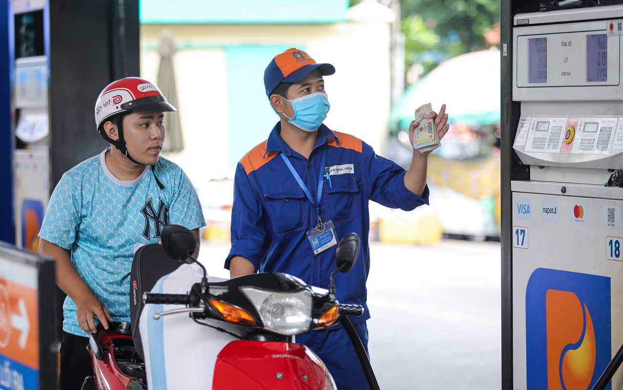 Giá xăng dầu đồng loạt tăng từ chiều 2/10/2025.