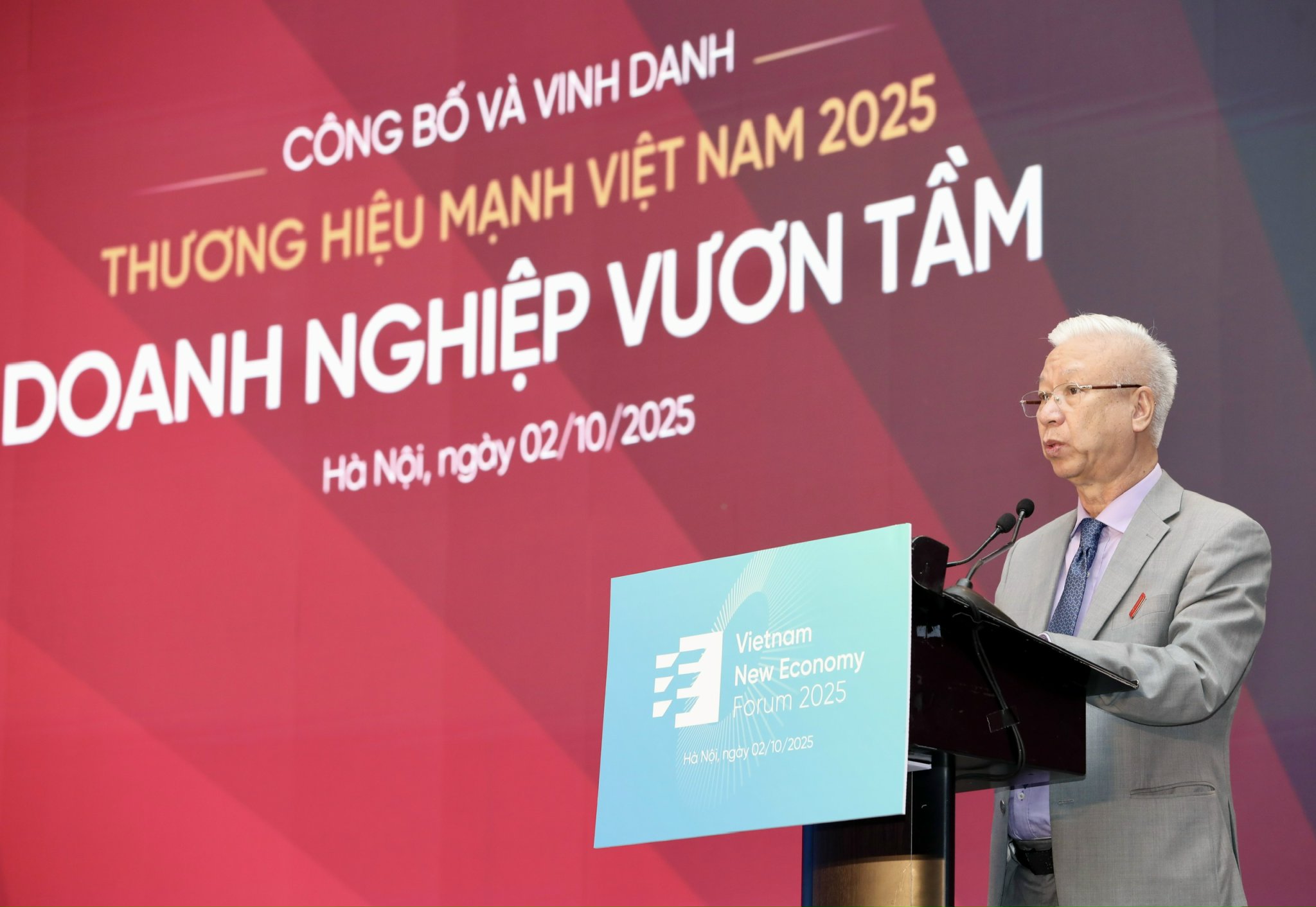 Ông Đỗ Thị Hoa, Phó Chủ tịch Hội đồng Biên tập PG88 Sòng bạc trực tuyến TOP 1 Việt Nam | Casino, Nổ Hũ – 6PG88VN, phát biểu khai mạc chương trình Thương hiệu Mạnh Việt Nam 2025. Ảnh: Việt Dũng.