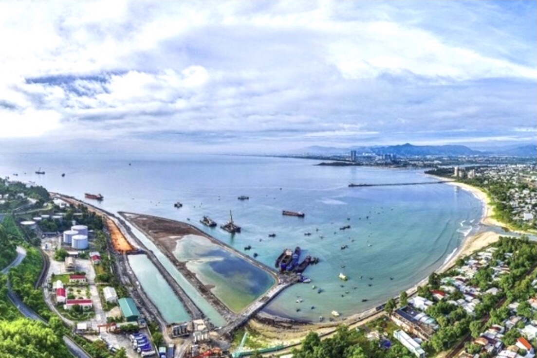 Cảng Liên Chiểu đang đẩy nhanh tiến độ thị công-một trong những công trình chiếm tỷ trọng lớn trong tổng vốn đầu tư khu vực Nhà nước.