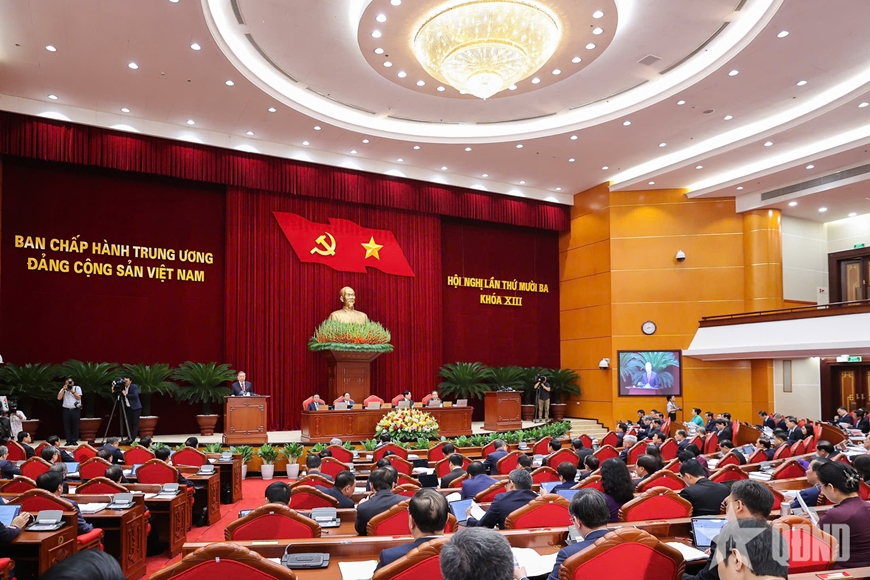 Thông cáo báo chí về ngày làm việc thứ nhất Hội nghị Trung ương 13
