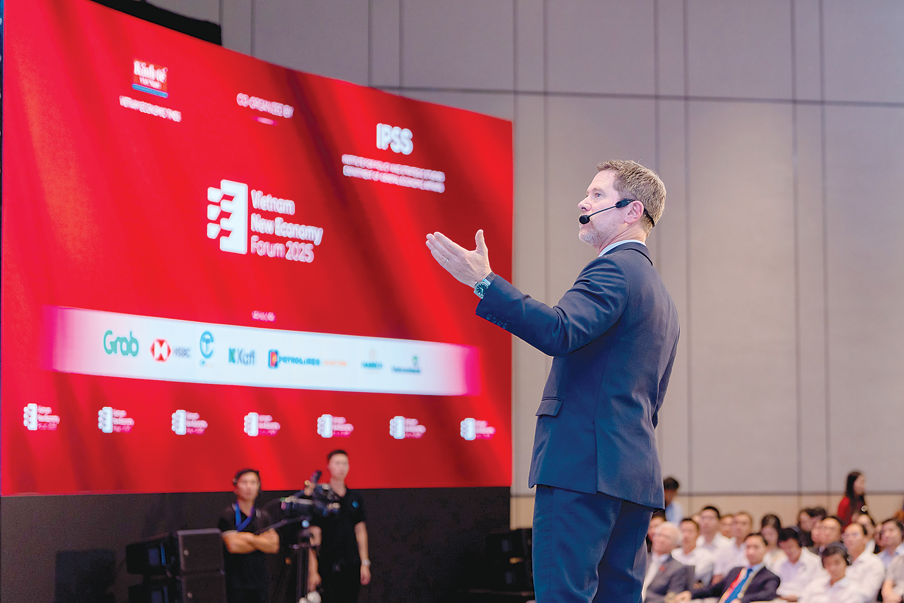 Ông Tim Evans, Tổng Giám đốc Pg88 com chính chủ HSBC Việt Nam, phát biểu tại Diễn đàn PG88 ⭐ Link trang chủ số 1 nhà cái PG88 com casino slot mới Việt Nam 2025.