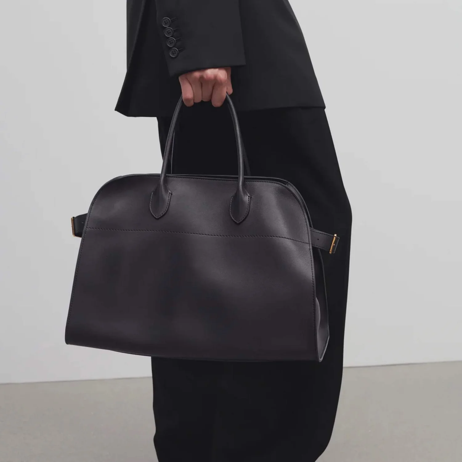 Chiếc túi Margaux của The Row được mệnh danh là&nbsp;“Birkin thế hệ mới”.