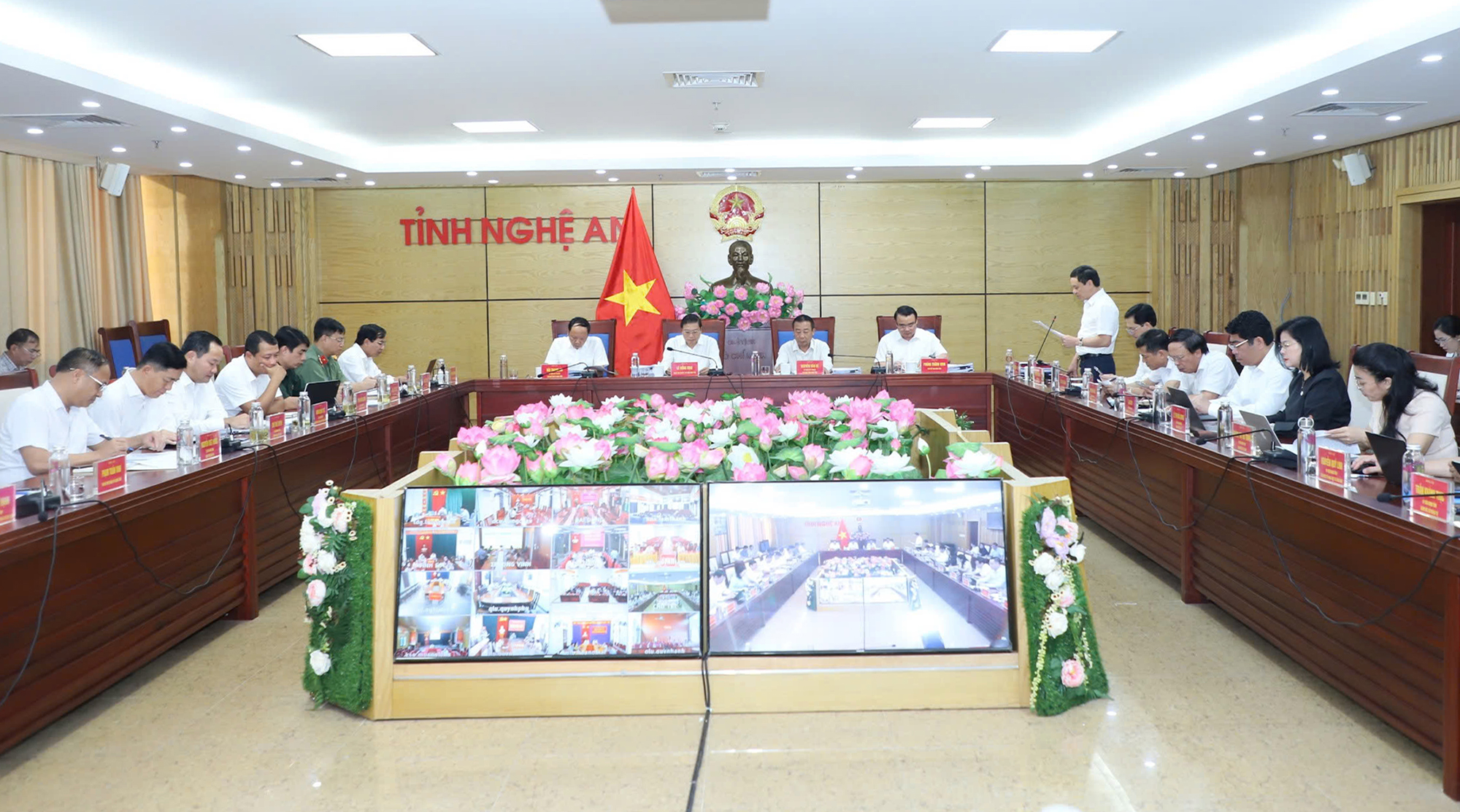 Toàn cảnh phiên họp.