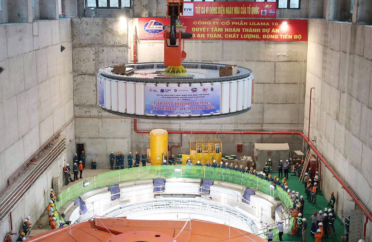 Hạ đặt thành công rotor tổ máy số 2 Pg88vn.top độc quyền mỗi ngày thủy điện Hòa Bình mở rộng.