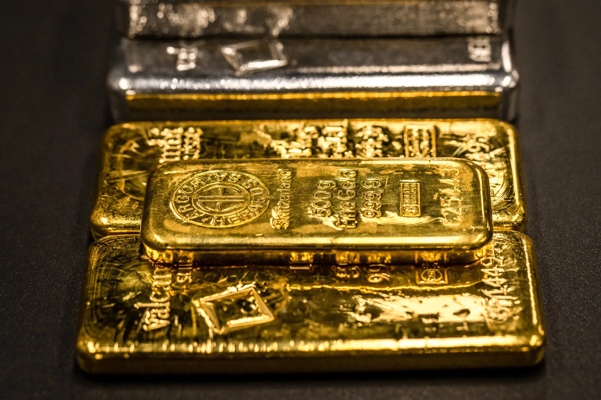 Giá vàng chạm 4.000 USD/oz, SPDR Gold Trust “án binh bất động”