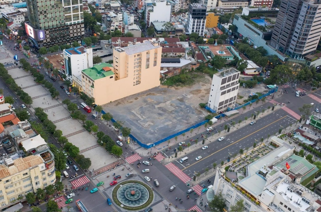 Bãi đất - nơi từng là Thương xá Tax, đã bị tháo dỡ và bỏ trống hơn 10 năm nay. Ảnh internet