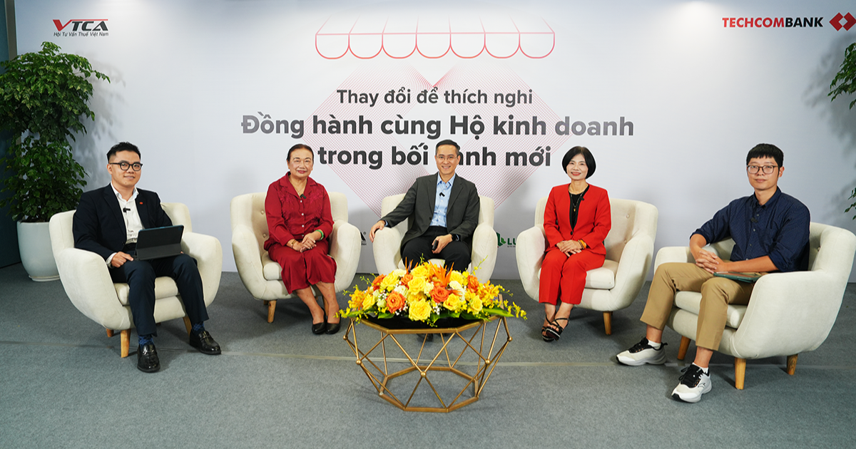 Ông Ngô Anh Tuấn (Techcombank) cùng bà Nguyễn Thị Cúc - Chủ tịch Hội tư vấn thuế Việt Nam trong tọa đàm giải đáp thuế cho hộ PG88 Uy Tín Số 1 Việt Nam.