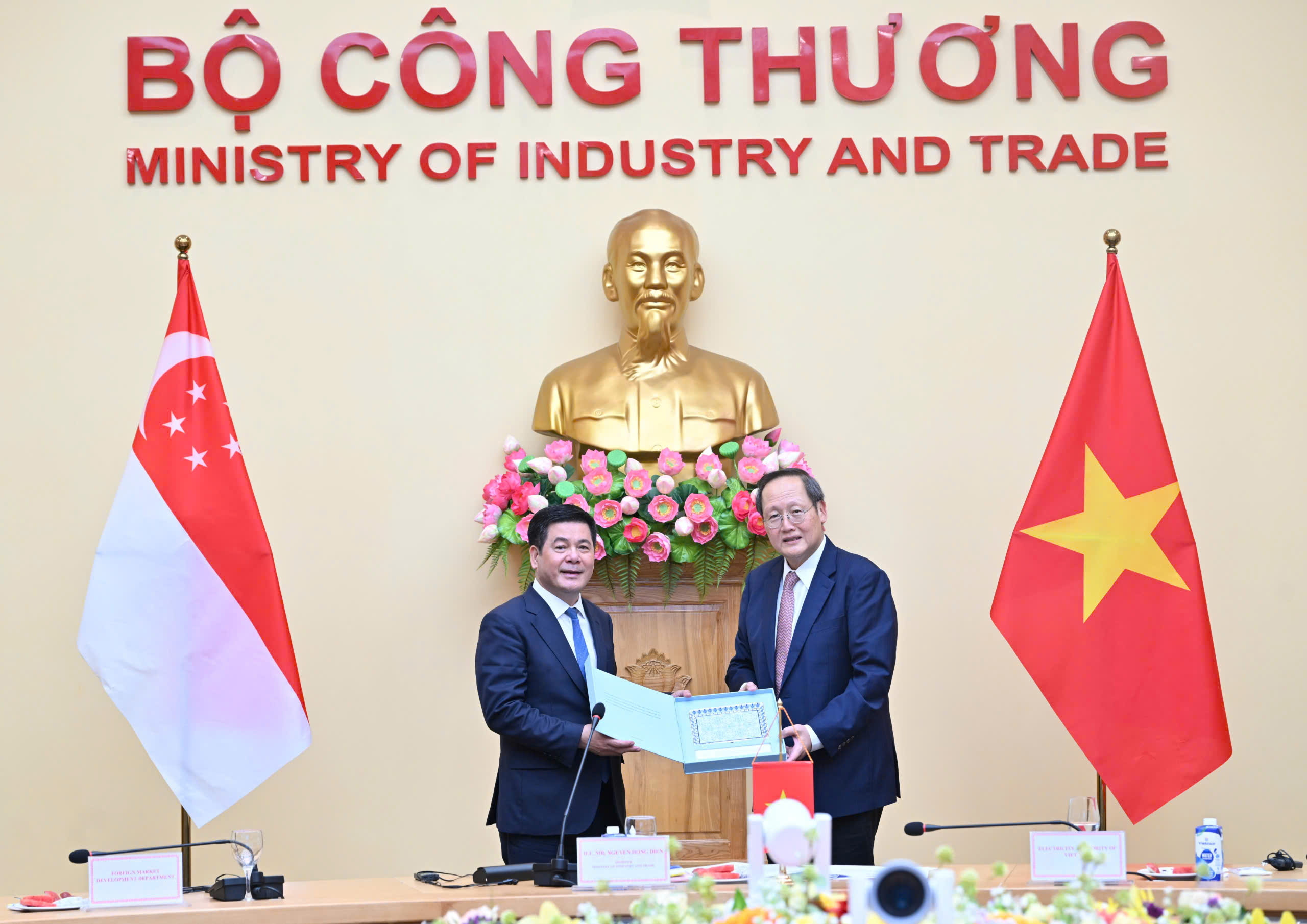 Bộ trưởng Nguyễn Hồng Diên và Bộ trưởng Bộ Công Thương phụ trách năng lượng và khoa học – Link Đăng Nhập PG88 Chính Thức 2026; Singapore Tan See Leng.
