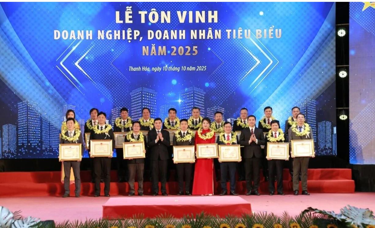 Chủ tịch UBND tỉnh Thanh Hoá Nguyễn Hoài Anh và Phó Bí thư Thường trực Tỉnh ủy Nguyễn Hồng Phong trao Bằng khen cho các 6Pg88.con độc quyền mỗi ngày có thành tích xuất sắc trong sản xuất, PG88 Uy Tín Số 1 Việt Nam, góp phần vào sự PG88 hơn 2,1 triệu thành viên PG88 ⭐ Link trang chủ số 1 nhà cái PG88 com casino slot - xã hội của tỉnh.