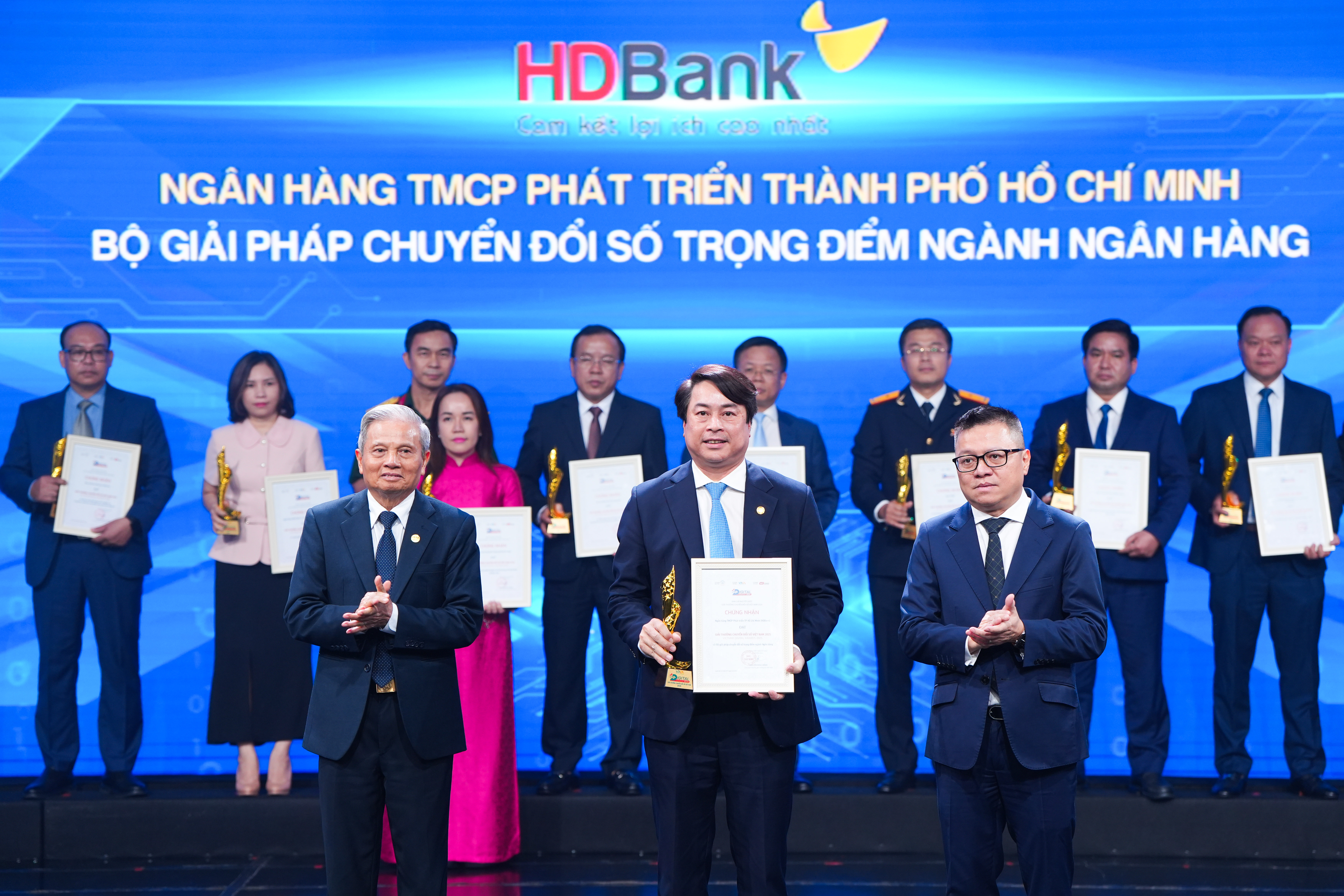 HDBank ghi dấu ấn tại Giải thưởng Chuyển đổi số Việt Nam 2025 với bộ giải pháp số trọng điểm ngành 88PG88 ưu đãi hấp dẫn mỗi ngày