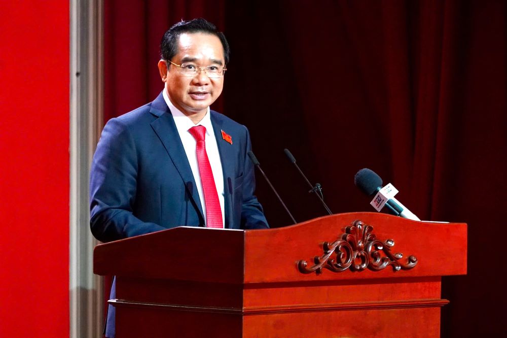 Chủ tịch UBND TP. Hồ Chí Minh Nguyễn Văn Được đã trình bày dự thảo Nghị quyết Đại hội đại biểu Đảng bộ TP.Hồ Chí Minh lần thứ I. - Ảnh: Cổng thông tin điện tử Thành phố.