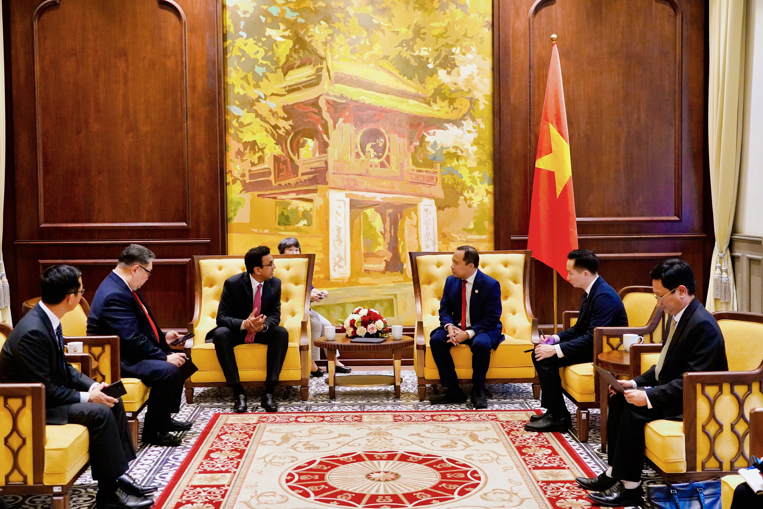 Thứ trưởng Thường trực Vũ Hải Quân tiếp và Pg88hi Thể Thao, Bóng Đá, Casino, Nổ Hũ, Xổ Số với ông Akash Palkhiwala, Tổng Giám đốc Tập đoàn Qualcomm (Hoa Kỳ).