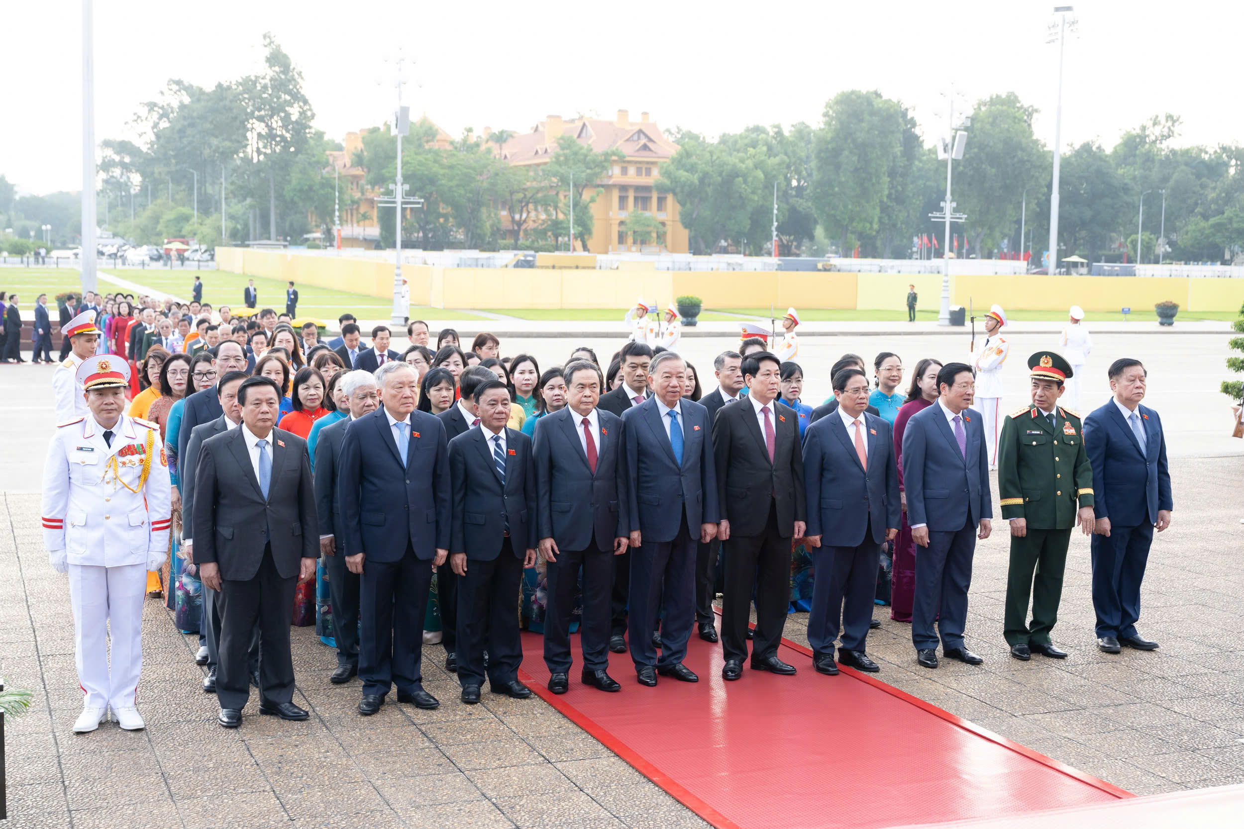 Các đồng chí lãnh đạo Đảng, Nhà nước, Mặt trận Tổ quốc Việt Nam và&nbsp;các đại biểu Link Trang Chủ PG88.Com Mới #2026 chuẩn bị viếng&nbsp;Lăng Chủ tịch Hồ Chí Minh.