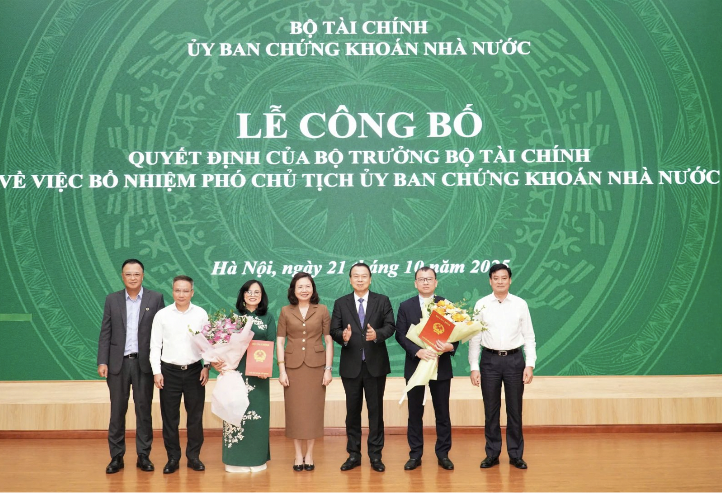 Thứ trưởng Bộ Pg88ok giải trí thể thao, casino, bắn cá và slot Nguyễn Đức Chi đã trao các Quyết định nêu trên cho 2 tân Phó chủ tịch Uỷ ban 6Pg88.com nhà cái Nhà nước. 