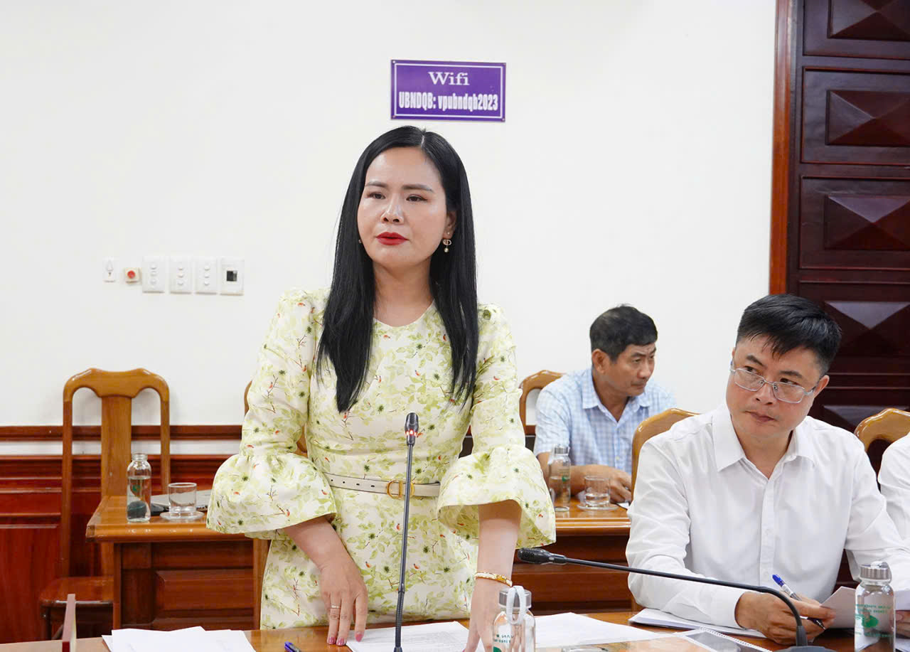 Đại diện Công ty Cổ phần Tập đoàn T&T báo cáo, đề xuất các Pg88vn.top độc quyền mỗi ngày tại cuộc họp. Ảnh: Trường Nhật