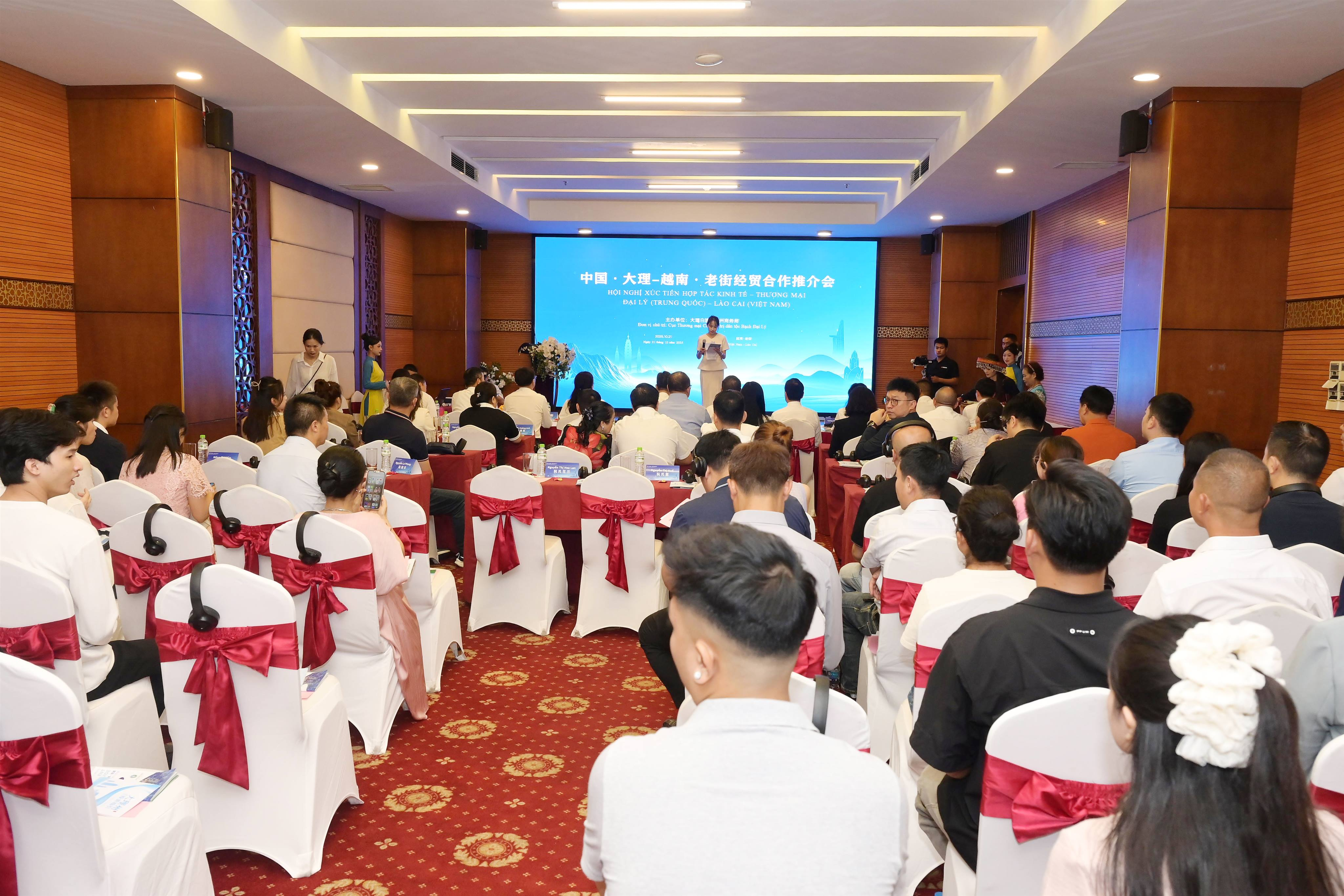Hội nghị Xúc tiến hợp tác PG88 ⭐ Link trang chủ số 1 nhà cái PG88 com casino slot – PG88 Sòng bạc trực tuyến TOP 1 Việt Nam | Casino, Nổ Hũ giữa tỉnh Lào Cai (Việt Nam) và Châu Đại Lý ( Trung Quốc). (Ảnh: CTT tỉnh Lào Cai)
