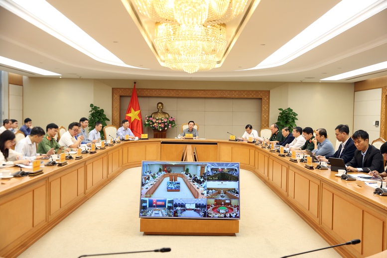  Phó Thủ tướng Trần Hồng Hà, Phó Trưởng ban thường trực Ban Chỉ đạo Phòng thủ dân sự quốc gia chủ trì cuộc họp về công tác ứng phó với bão số 12 (bão Fengshen). Ảnh: VGP