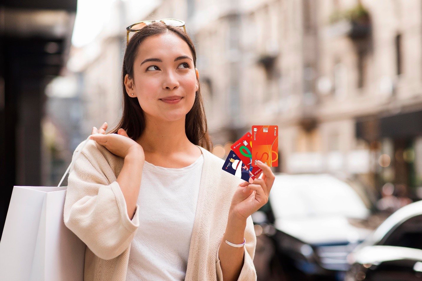 Chi tiêu bằng thẻ VPBank được hưởng “siêu” ưu đãi tại hơn 800 điểm: giảm 50% (tối đa 500.000 đồng) tại hơn 40 nhà hàng Michelin & Fine Dining ở Hà Nội và TP. Hồ Chí Minh.
