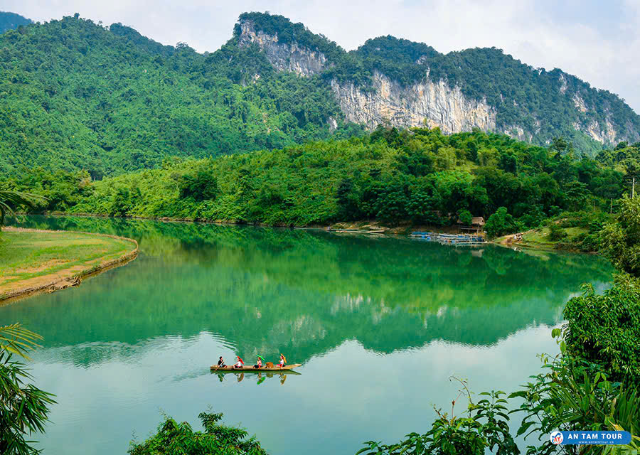 Vườn Quốc gia Pù Mát có diện tích hơn 94.000 ha, nằm trong khu vực sinh thái Bắc Trường Sơn