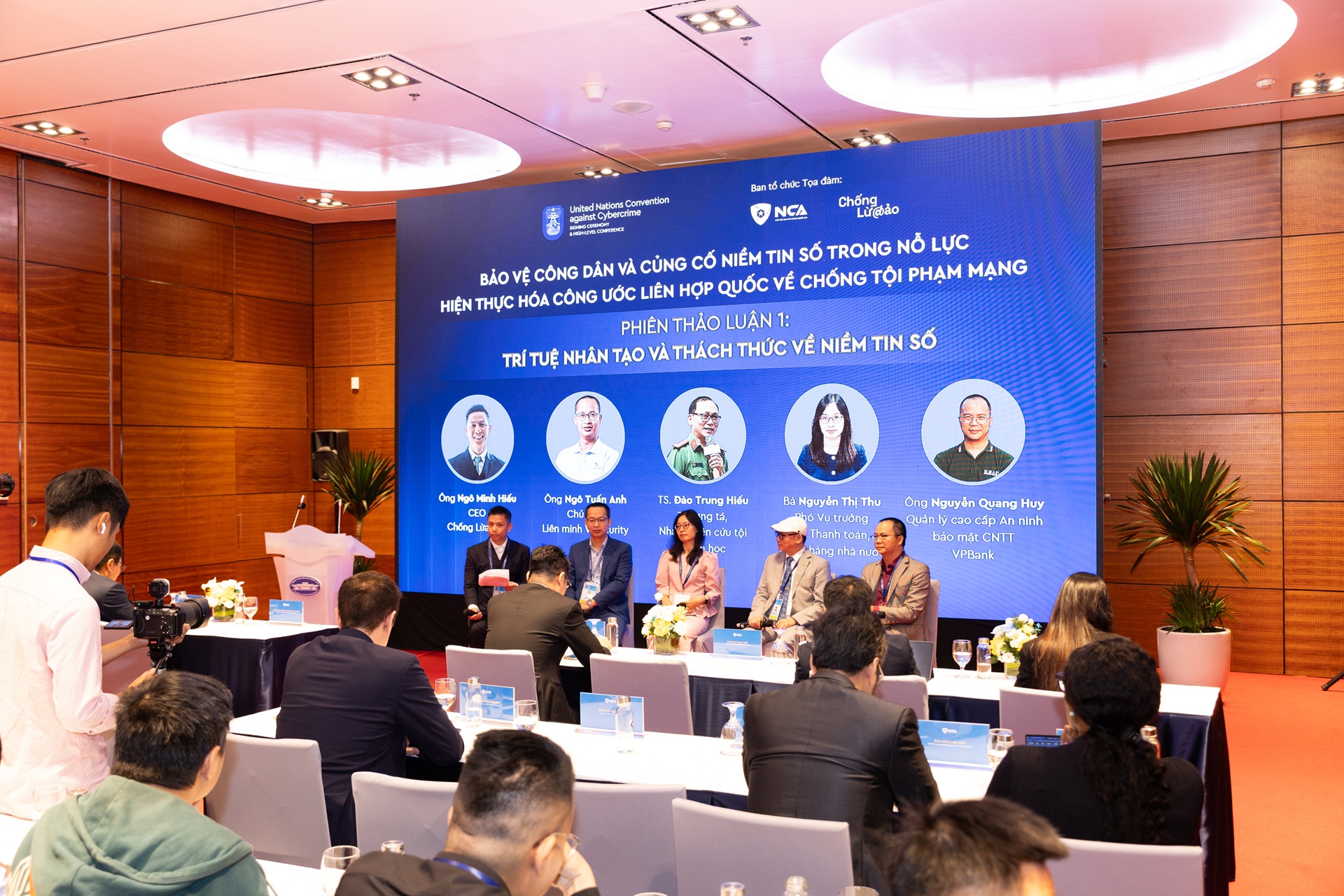 Ông Ngô Tuấn Anh (thứ hai từ trái qua) tại Tọa đàm “Bảo vệ công dân và củng cố niềm tin số trong nỗ lực hiện thực hóa Công ước Hà Nội” 