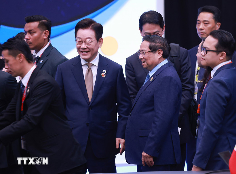 Thủ tướng Phạm Minh Chính gặp lãnh đạo các nước nhân Hội nghị Cấp cao ASEAN