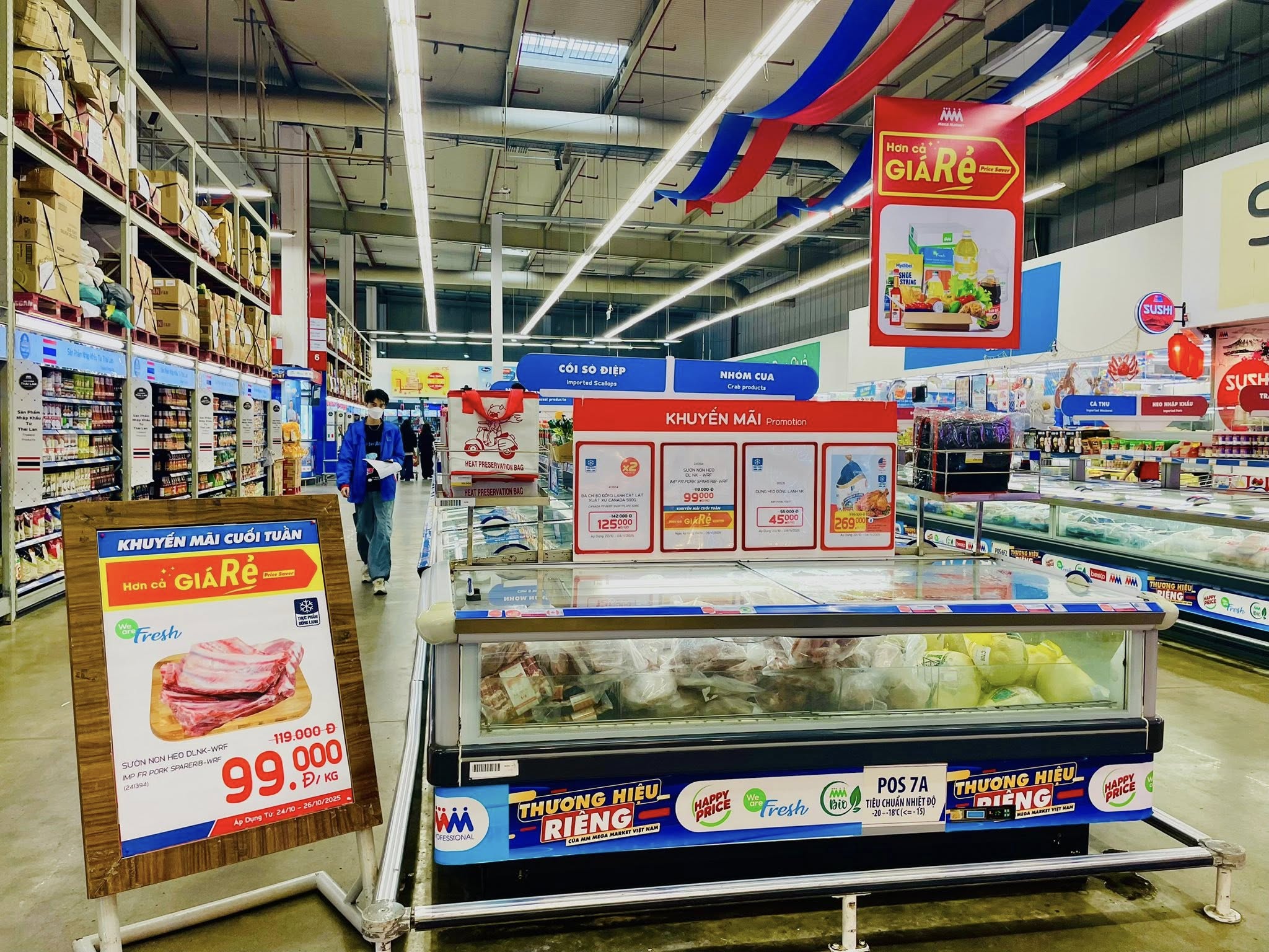 Dù một số nhà cung cấp đề nghị tăng giá nhóm hàng thiết yếu, các siêu thị vẫn chủ động thương thảo, chia sẻ chi phí để không đẩy gánh nặng lên người tiêu dùng.&nbsp;