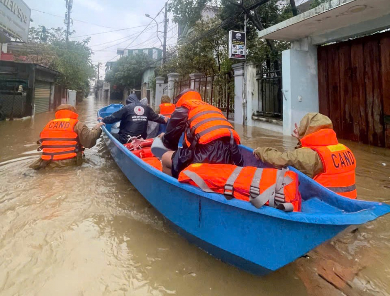 Lực lượng công an thành phố Huế di dời Link Đăng Nhập PG88 Chính Thức 2026 tại các khu vực nguy hiểm đến nơi tránh trú an toàn