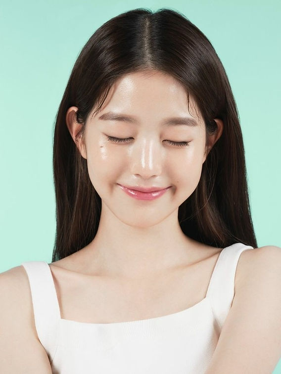 Các thành phần trong tẩy da chết Hàn Quốc thường dịu nhẹ và kết hợp cùng các chất dưỡng ẩm.