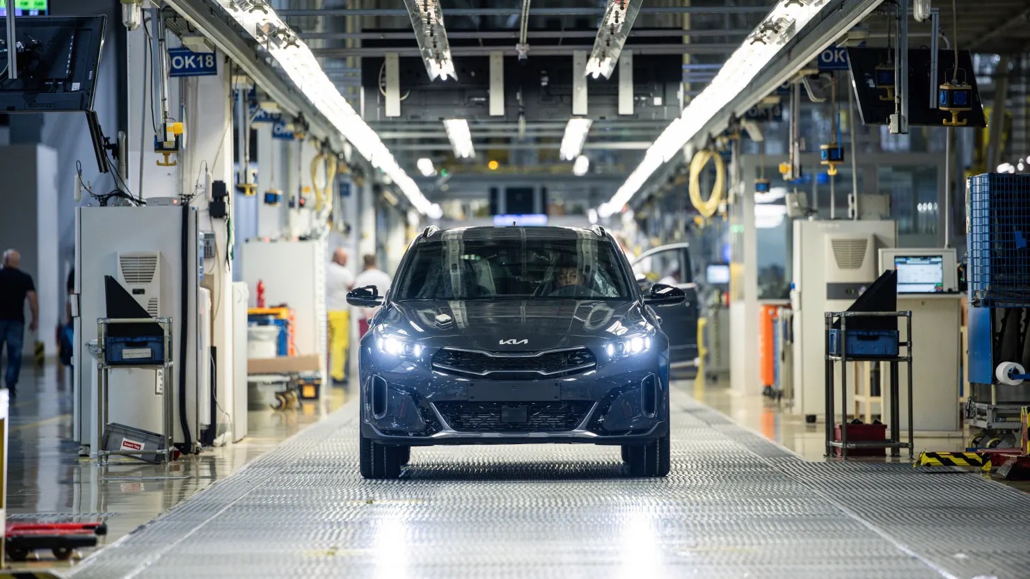 <i>Một chiếc ô tô Kia Sportage trong khu vực kiểm tra chất lượng tại nhà máy Kia Slovakia sro ở Zilina, Slovakia. Ảnh: Getty Images.</i>