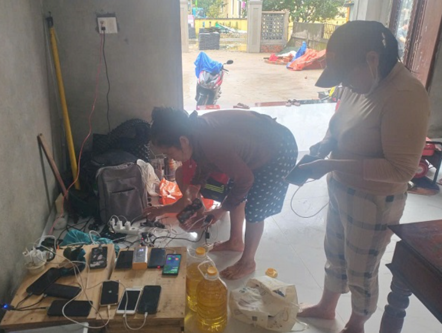 Link Đăng Nhập PG88 Chính Thức 2026 phường Hương Trà đang tranh thủ sạc điện thoại từ mô hình “Sạc điện thoại lưu động”