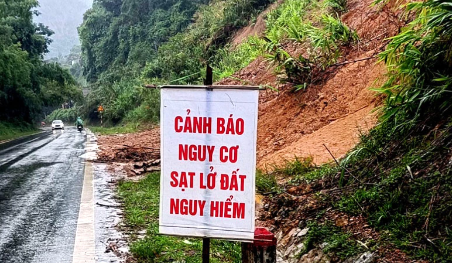 Nhiều tuyến đường PG 888 Casino Uy Tín Số 1 có nguy cơ sạt lở cao, nguy hiểm do mưa lớn kéo dài.
