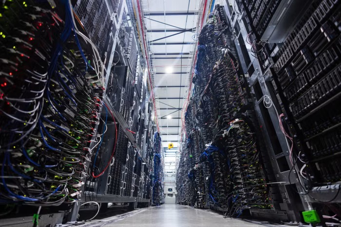 Ba “ông lớn” công nghệ Mỹ – Google, Meta và Microsoft – đã chi gần 80 tỷ USD chỉ trong một quý để xây dựng hạ tầng trí tuệ nhân tạo