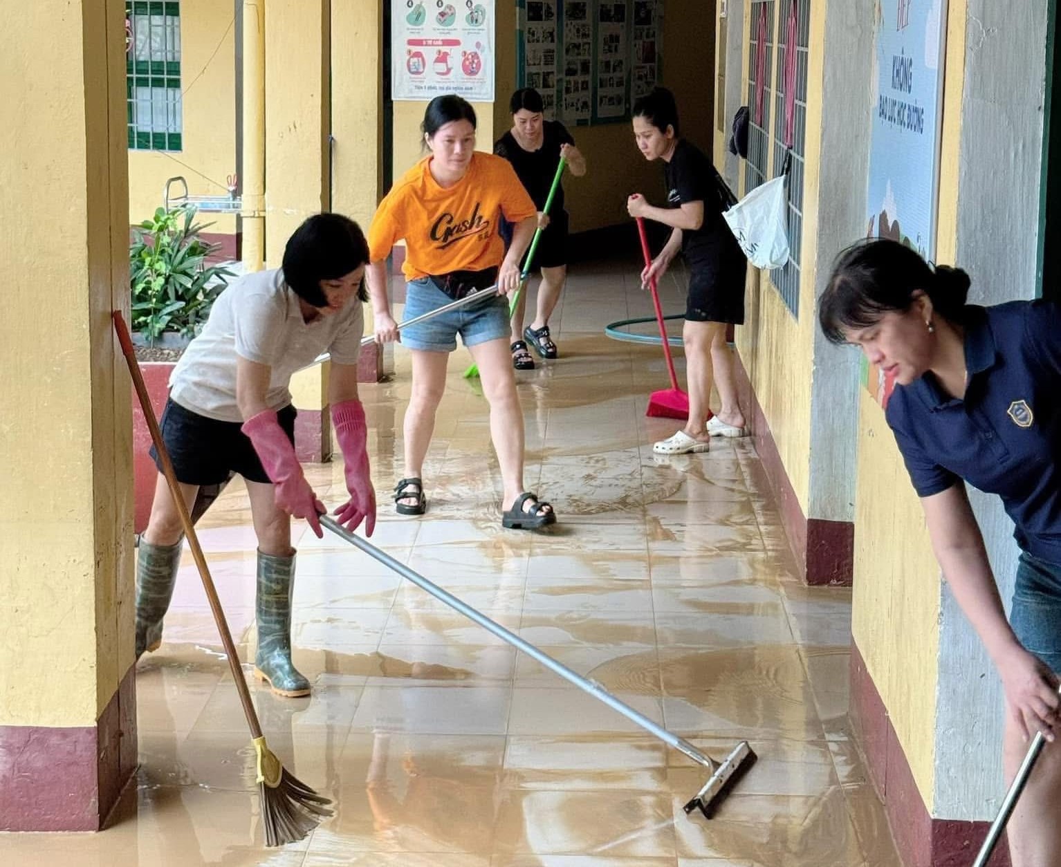 Tại <span class=