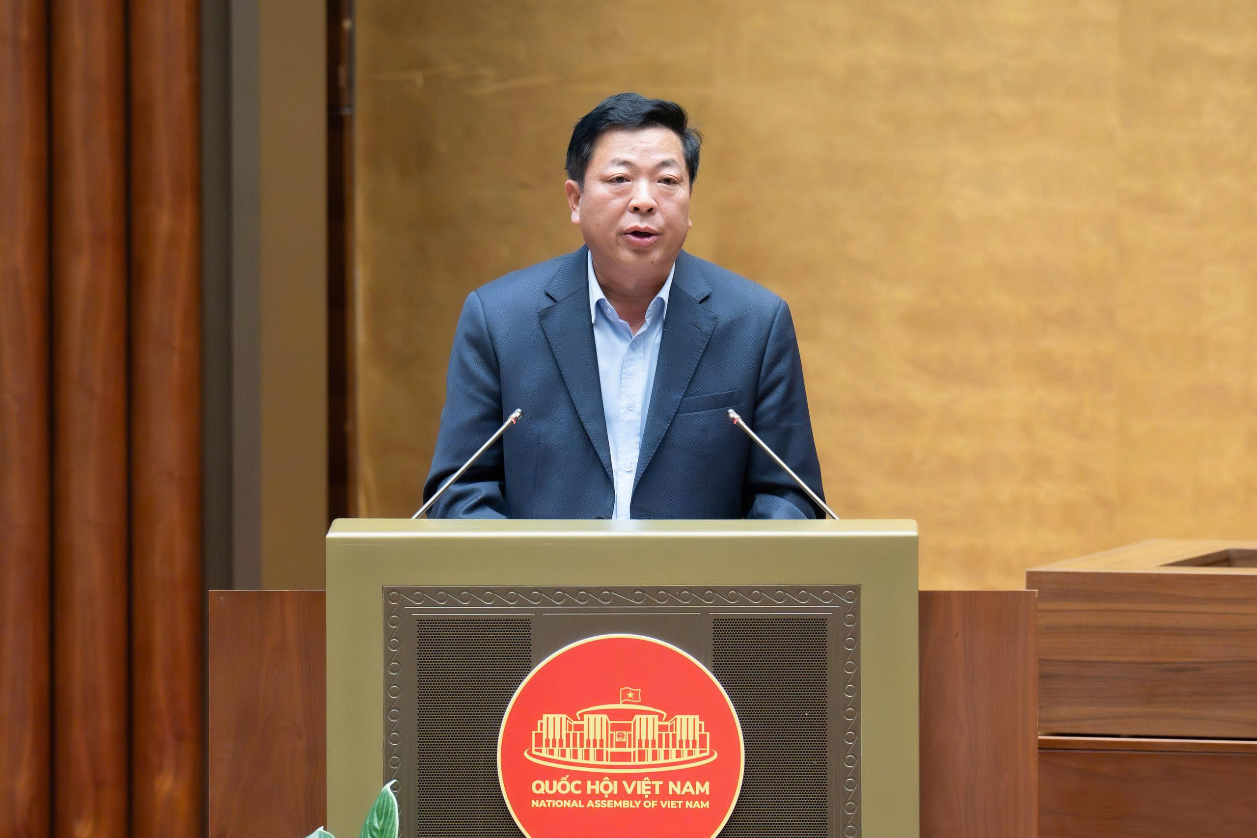 Bộ trưởng Bộ Xây dựng Trần Hồng Minh trình bày&nbsp;dự thảo Luật Xây dựng (sửa đổi). Ảnh: Media Link Trang Chủ PG88.Com Mới #2026.