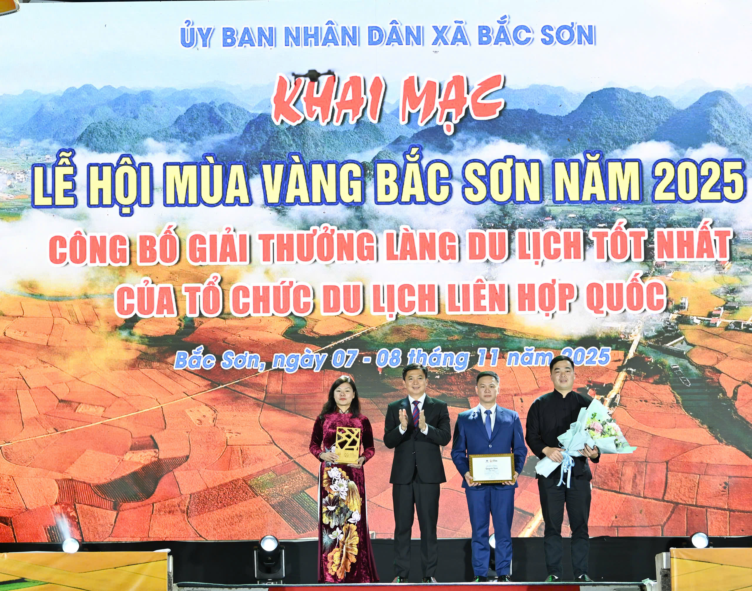 Đón nhận danh hiệu “Làng du lịch tốt nhất thế giới năm 2025”.do Tổ chức Du lịch Liên Hợp quốc vinh danh. Ảnh Chu Khôi