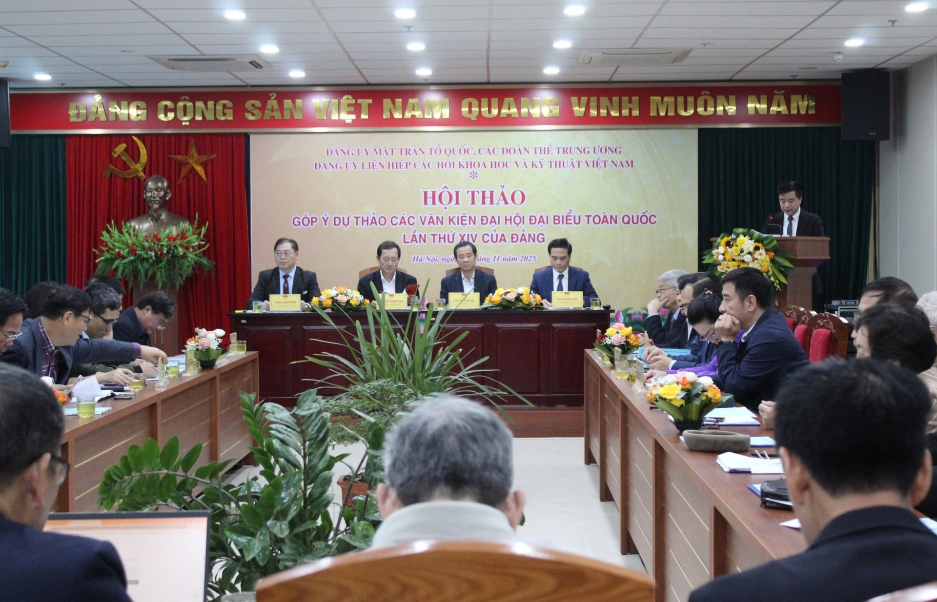 Phát huy trí tuệ của đội ngũ trí thức, nhà khoa học đóng góp hoàn thiện Dự thảo các Văn kiện Đại hội XIV của Đảng