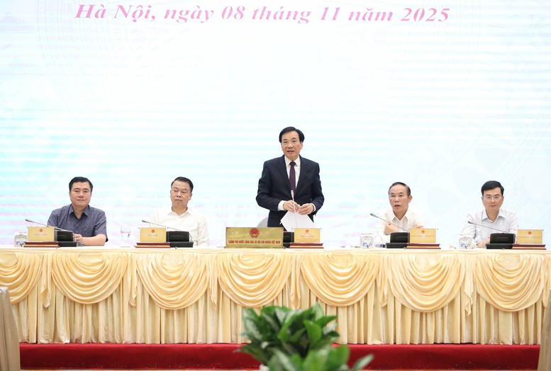 Họp báo Chính phủ thường kỳ tháng 10/2025 dưới sự chủ trì của Bộ trưởng, Chủ nhiệm Văn phòng Chính phủ Trần Văn Sơn, Người phát ngôn của Chính phủ.