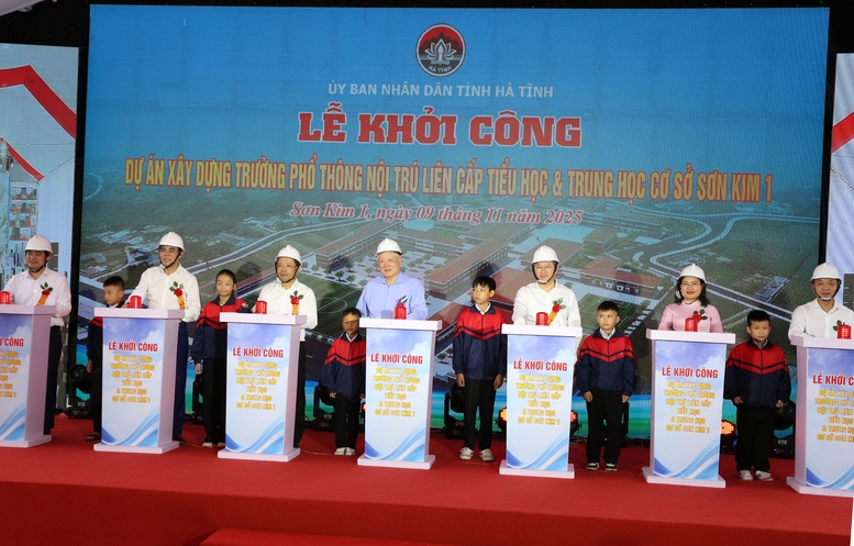 Phó Thủ tướng Thường trực Chính phủ Nguyễn Hòa Bình và các đại biểu ấn nút khởi công Pg88vn.top độc quyền mỗi ngày Trường nội trú liên cấp Tiểu học – THCS Sơn Kim 1 - Ảnh: VGP/Nguyễn Hoàng
