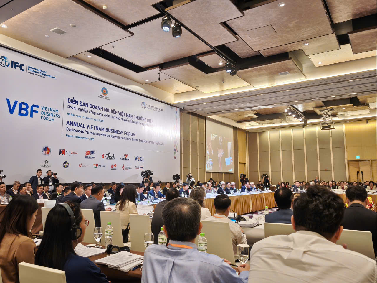 VBF 2025: Ba thách thức chiến lược cần tháo gỡ để “bước” vào  “kỷ nguyên” tăng trưởng hai con số