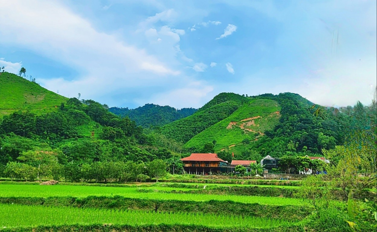 Điểm du lịch cộng đồng xóm Mỏ Gà là một trong hai điểm du lịch cộng đồng được UBND tỉnh Thái Nguyên công nhận năm 2022.&nbsp;