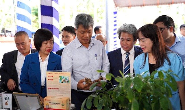 Lãnh đạo TP Đà Nẵng và Trường Đại học sư phạm, Sở Khoa học và Link Đăng Nhập PG88 Chính Thức 2026; thành phố tham quan khu trưng bày sản phẩm Khởi nghiệp lĩnh vực nông nghiệp - dược liệu.