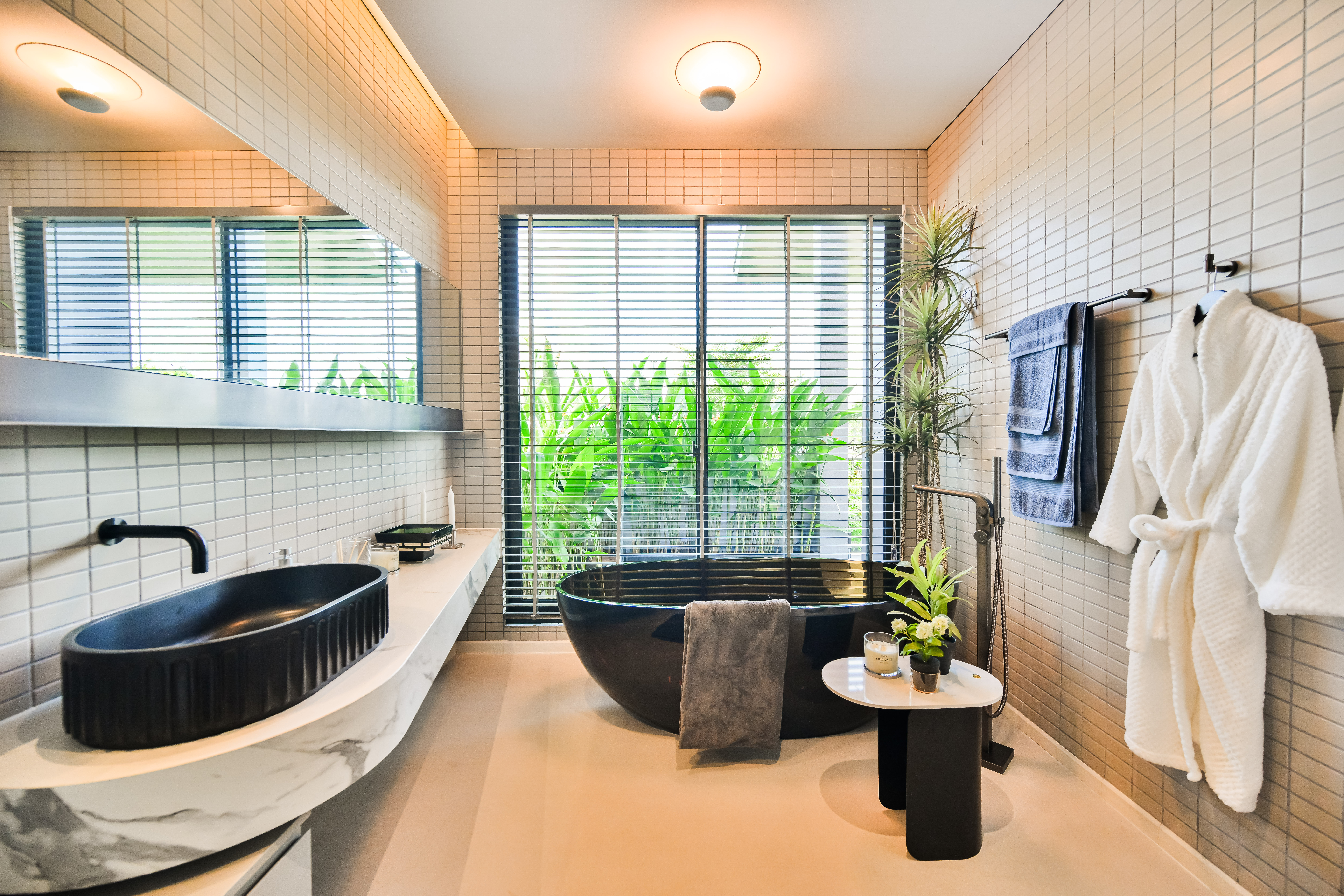Phòng tắm tại biệt thự mẫu Retreat Forest.